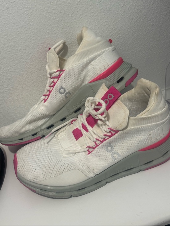 On Running Shoes - On Running Women's White and Pink Sneakers